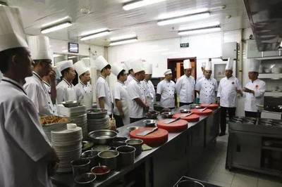 優(yōu)秀廚師是如何開(kāi)會(huì)的 餐飲管理的實(shí)踐智慧